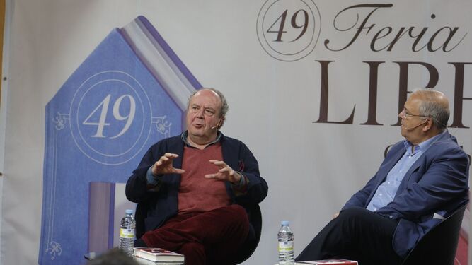 Xavier Güell y Juan Miguel Moreno Calderón, en la Feria del Libro de Córdoba.